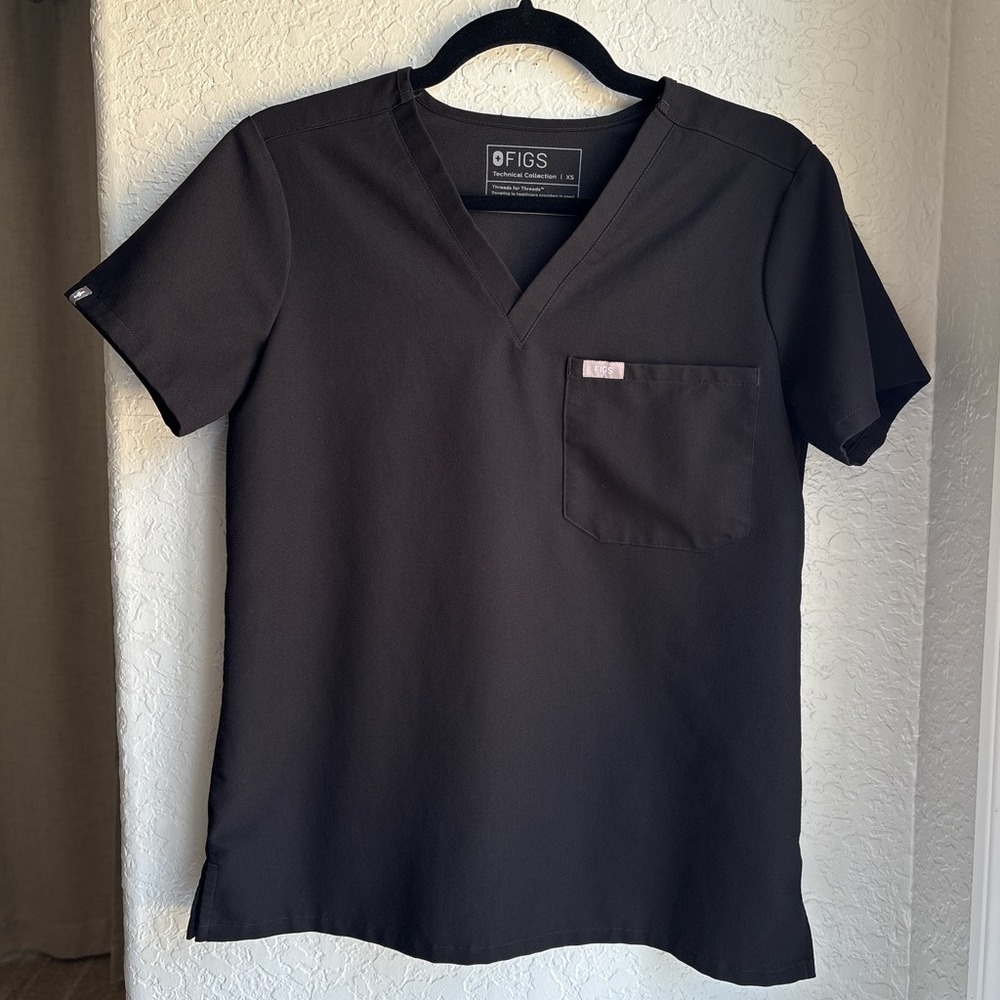 FIGS Casma Women XS Scrub Top Black V-Neck Single Pocket Technical Collection